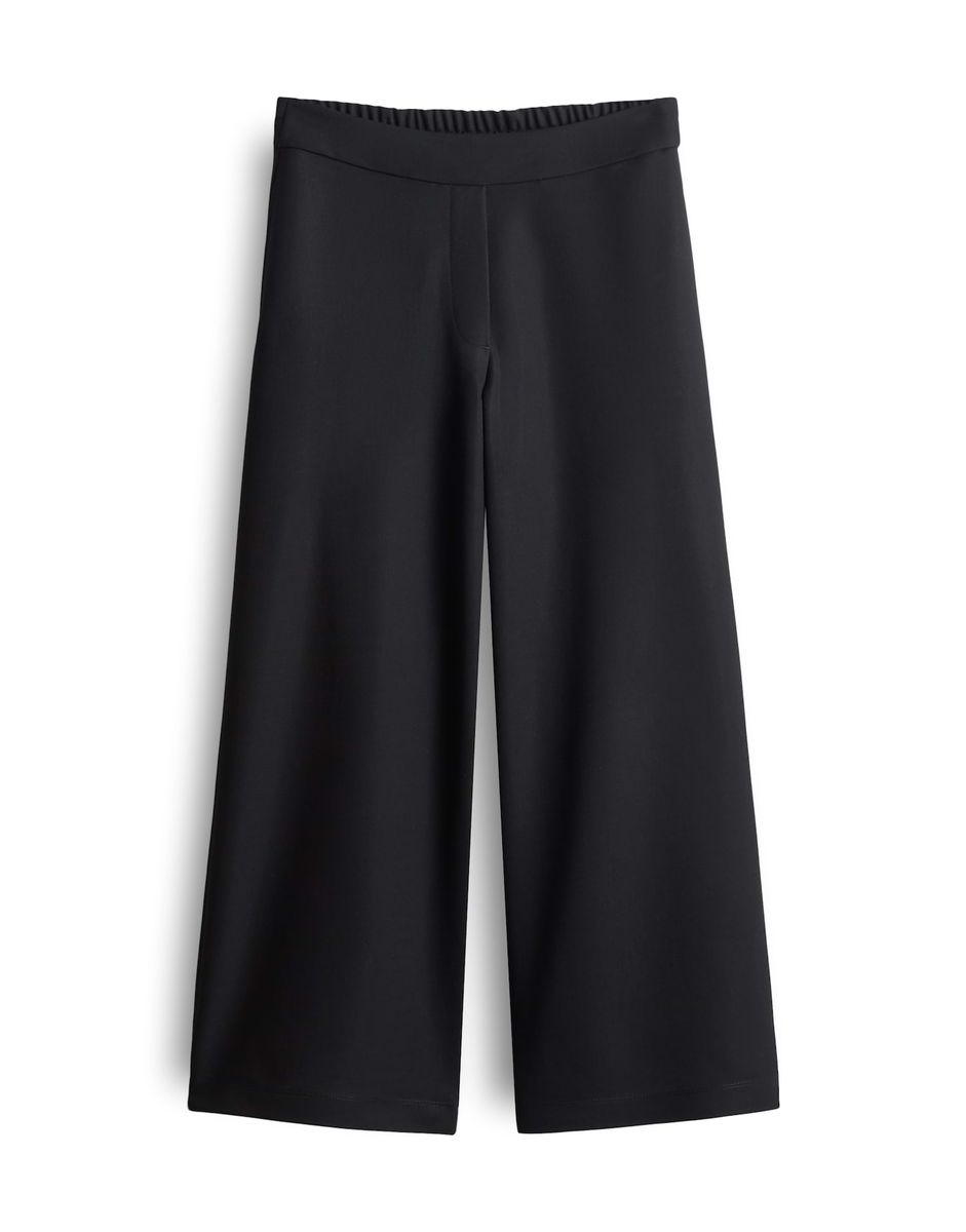Cenya cropped wide