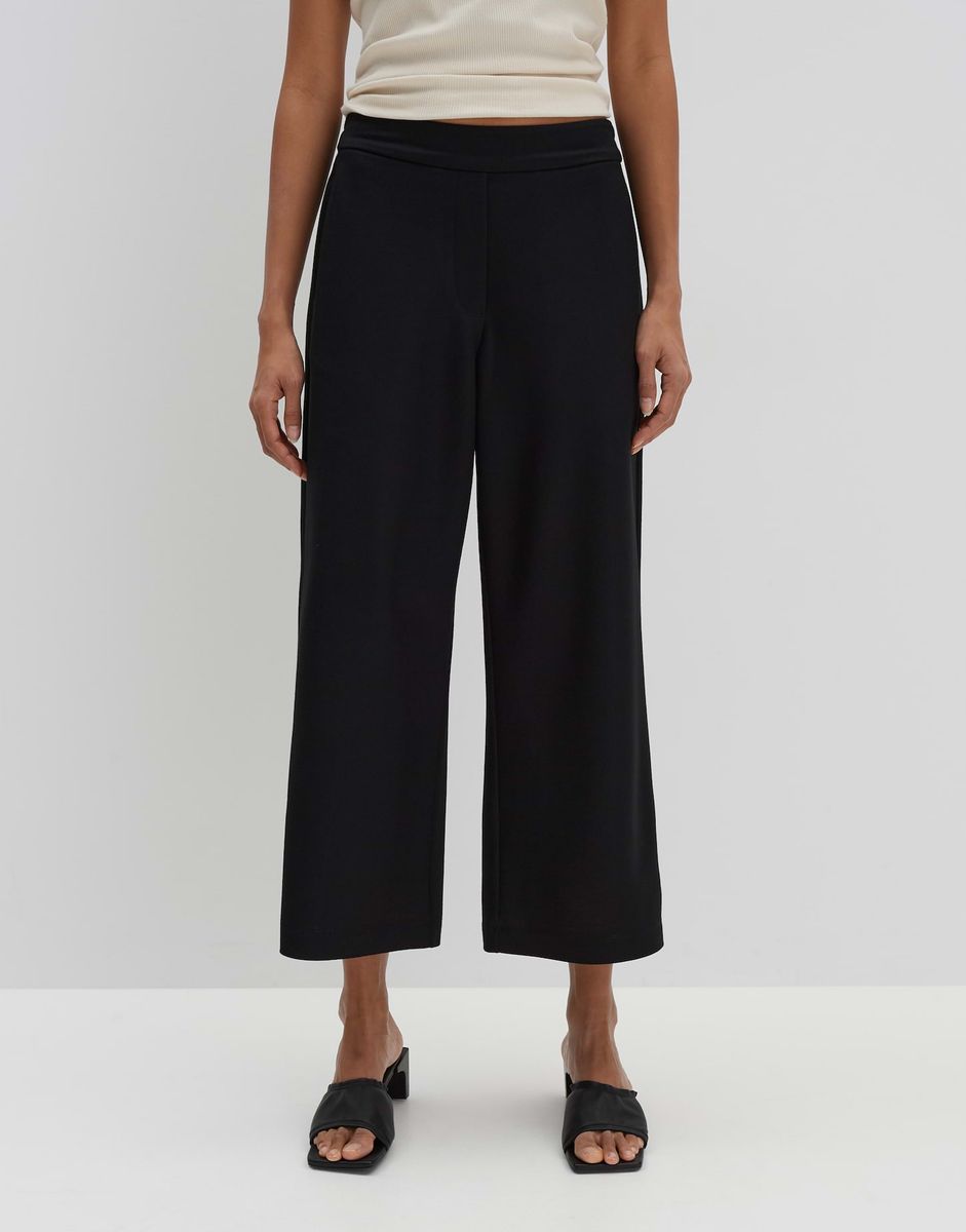 Cenya cropped wide