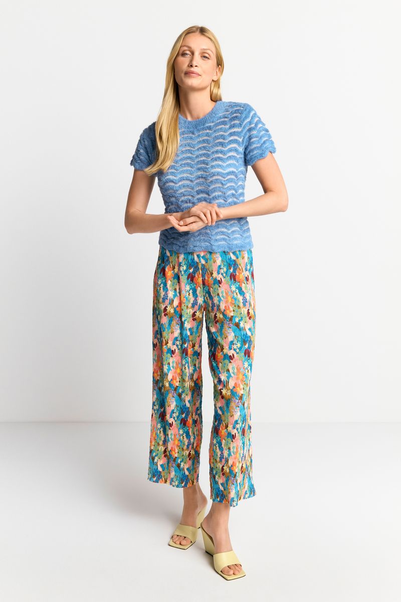 Short sleeved crew neck with zig zag yarn