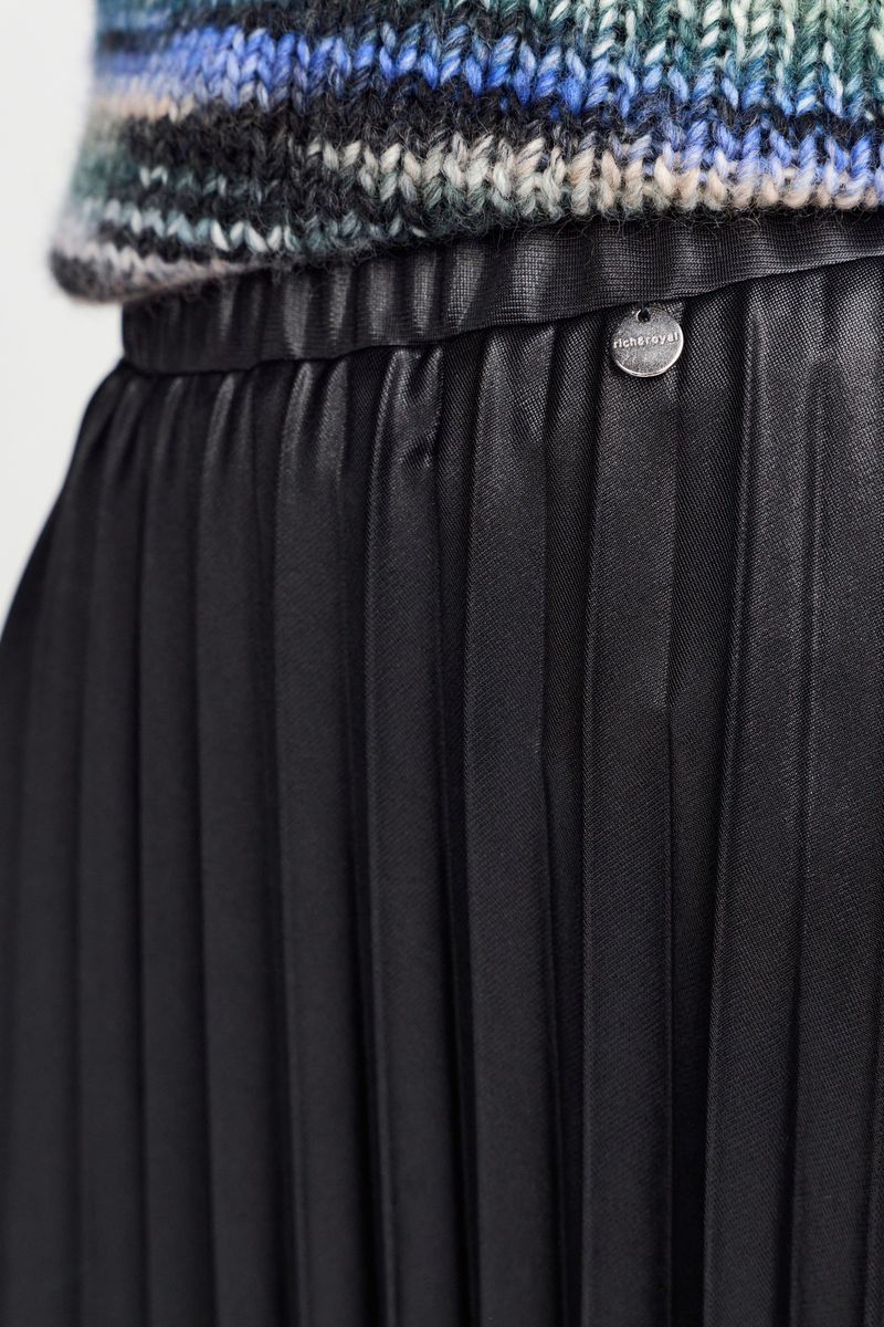 Shiny plissee skirt