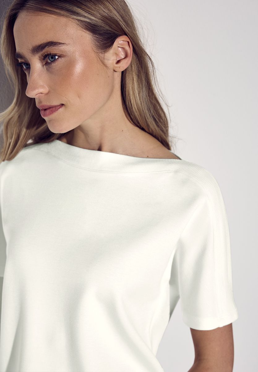 Shirt mit U-Boot-Ausschnitt