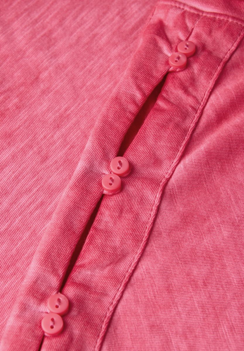 T-Shirt mit Knopfdetail