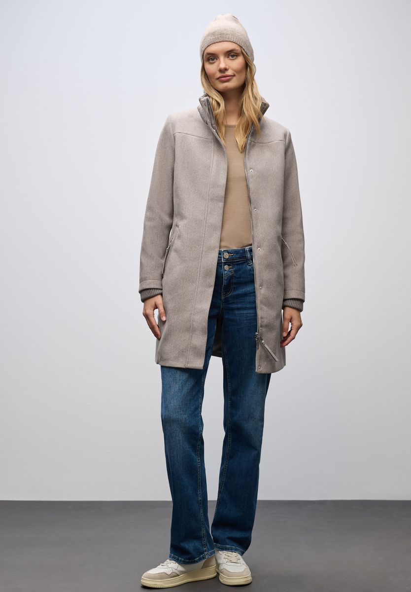 Mantel mit Strickdetails