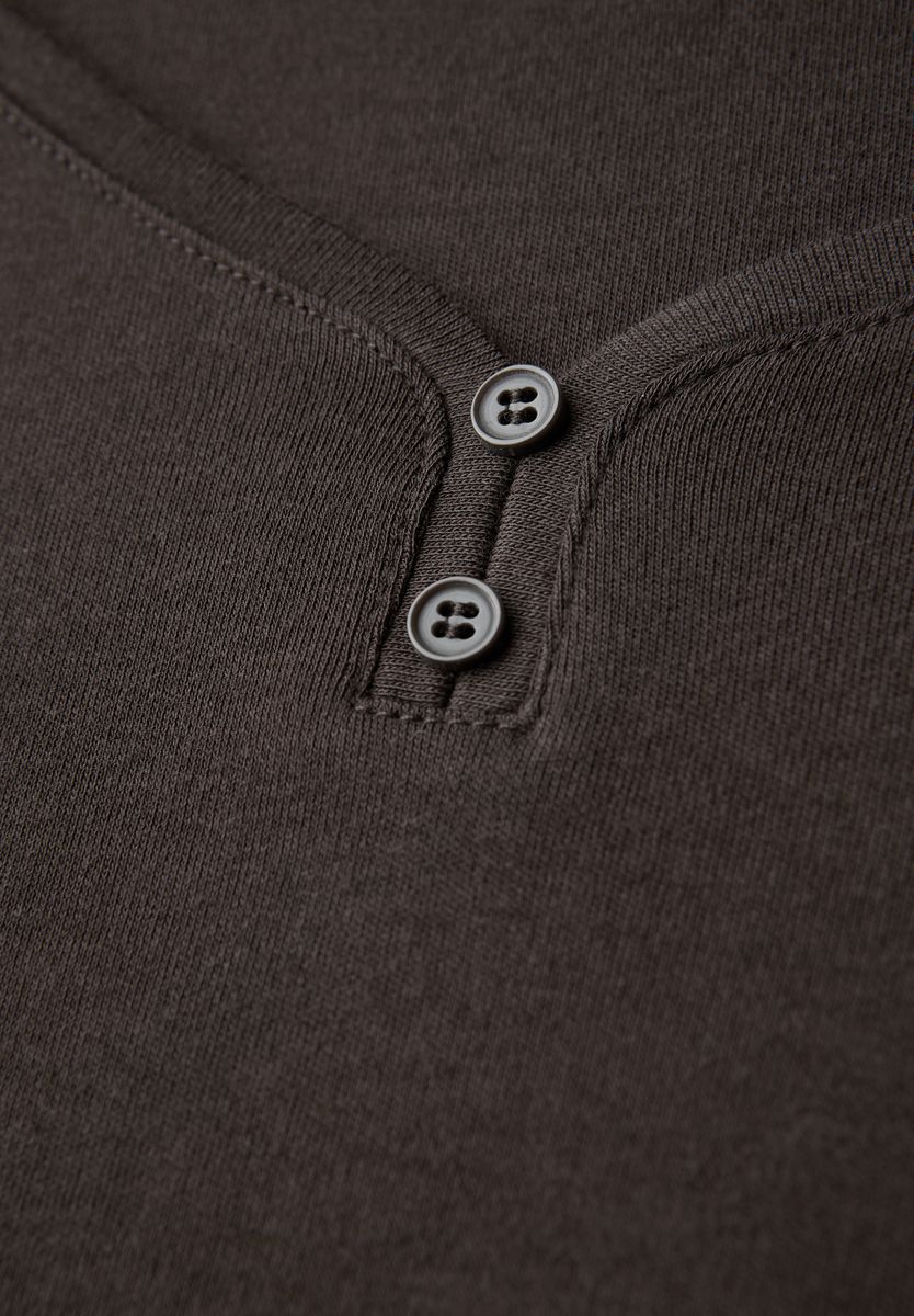 Basic Shirt mit Knopfdetail