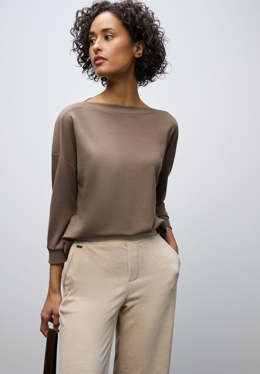 Shirt mit U-Boot-Ausschnitt