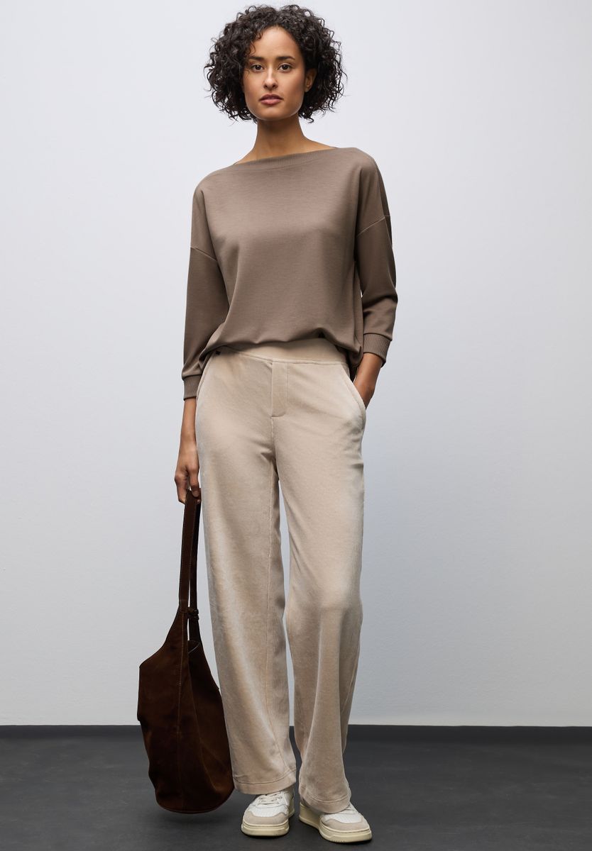 Shirt mit U-Boot-Ausschnitt