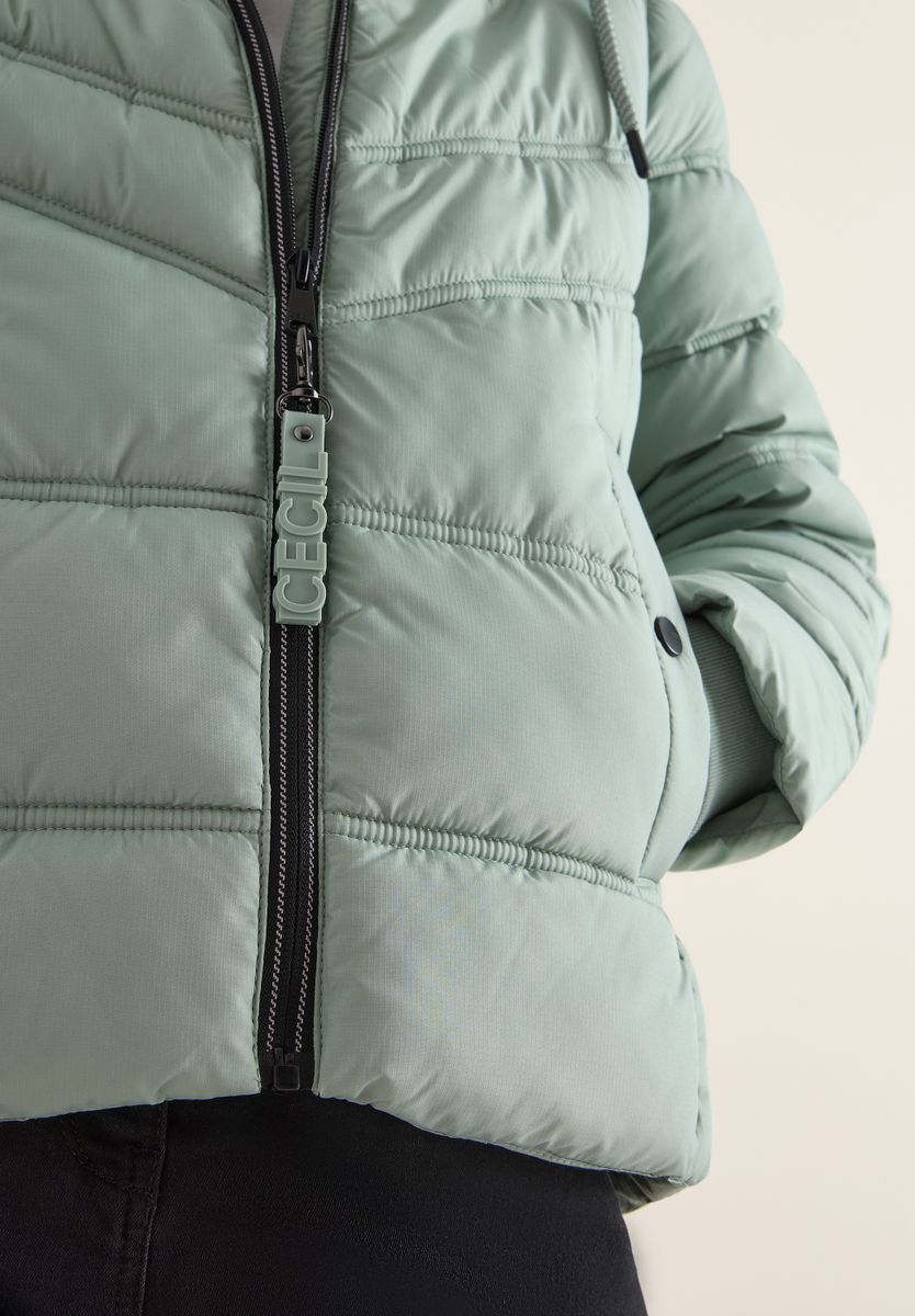 Steppjacke mit Kapuze