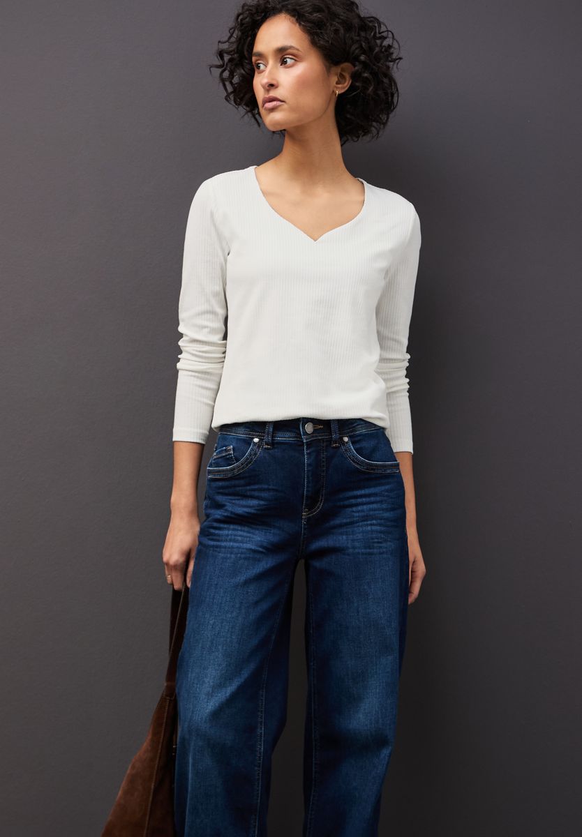 Shirt mit Herzausschnitt