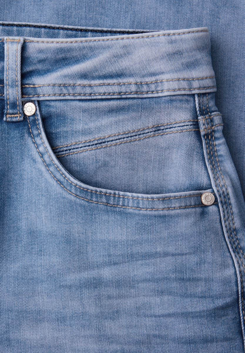 Barrel Leg Jeans