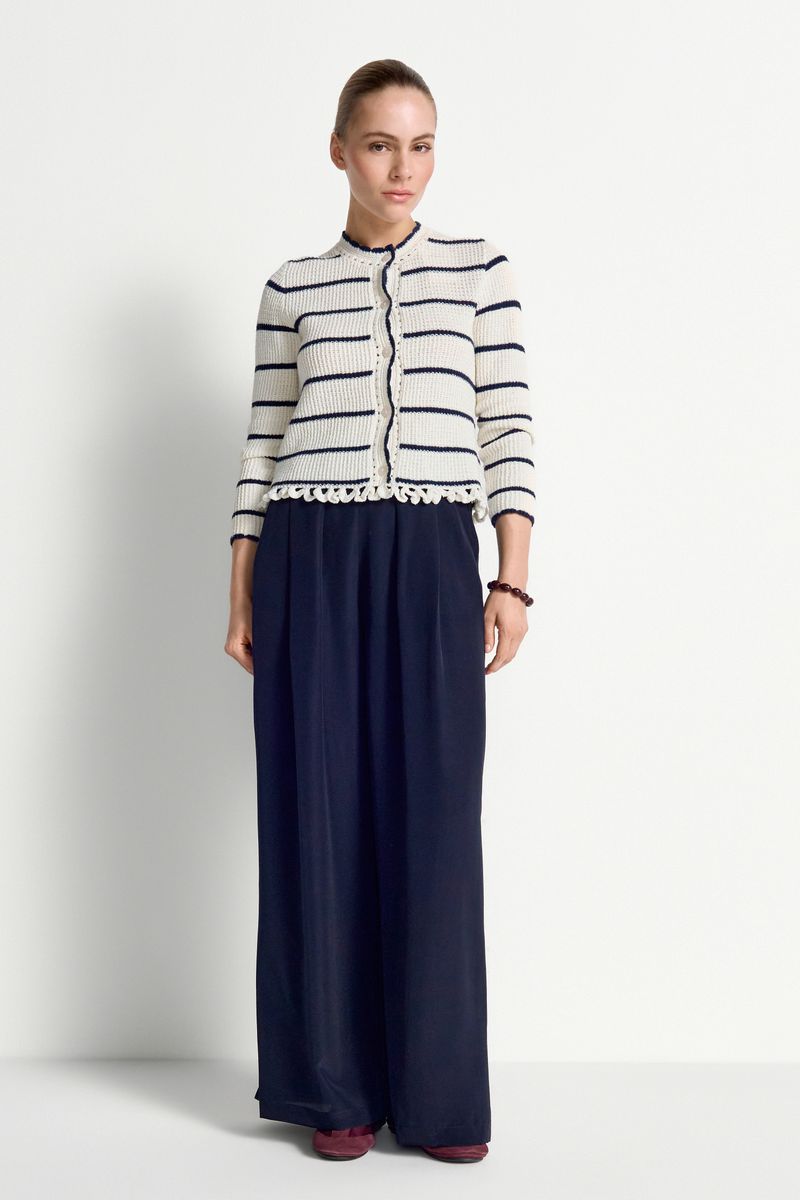 Wide pants with pleats