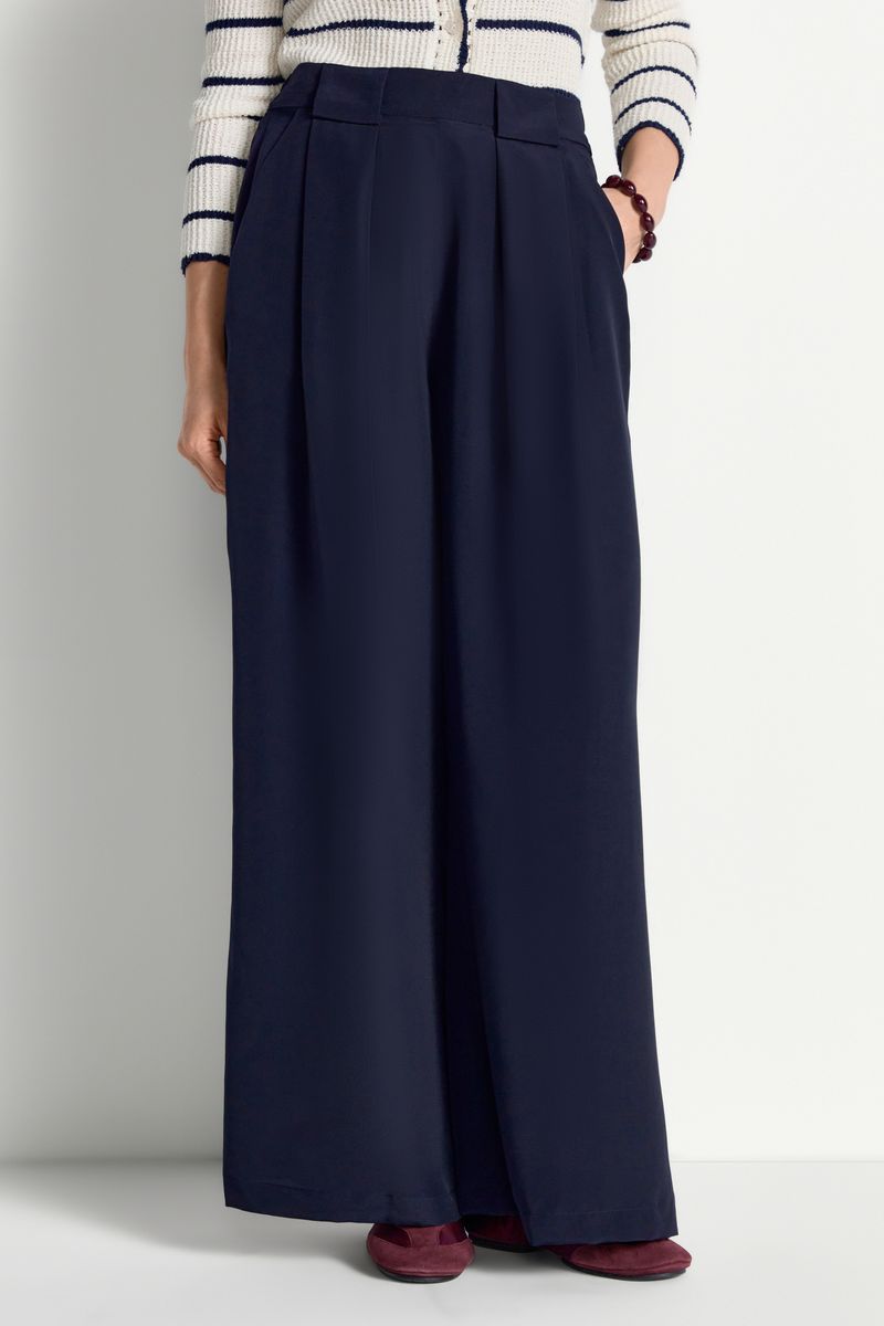 Wide pants with pleats