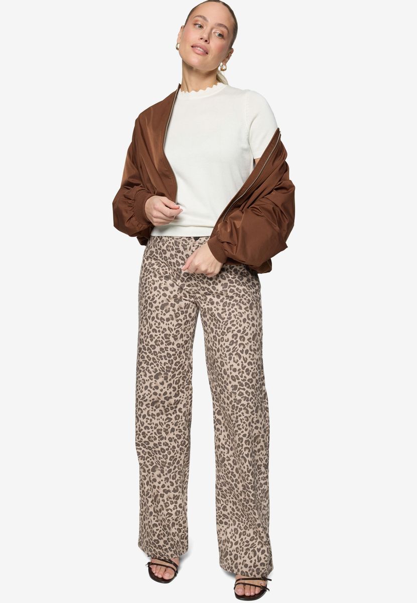 Kurzarmpullover mit Wellensaum