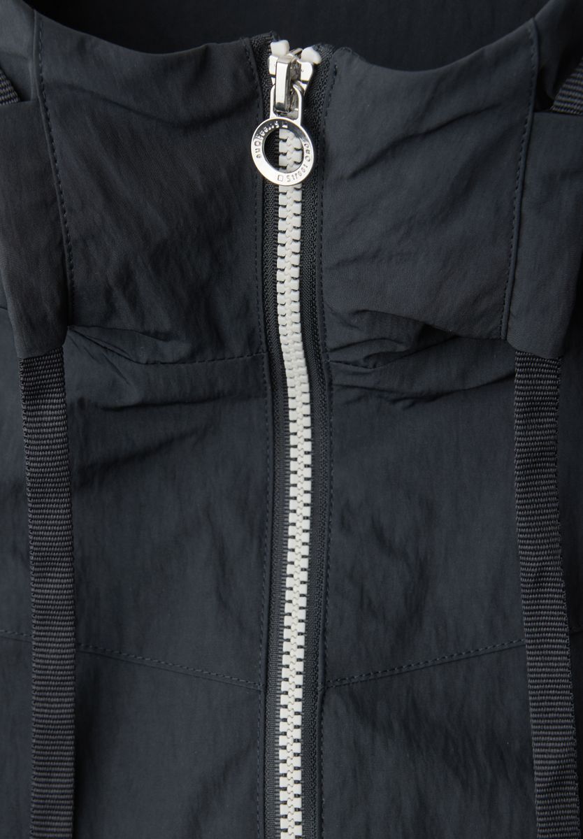 Jacke mit Kapuze und Zipper