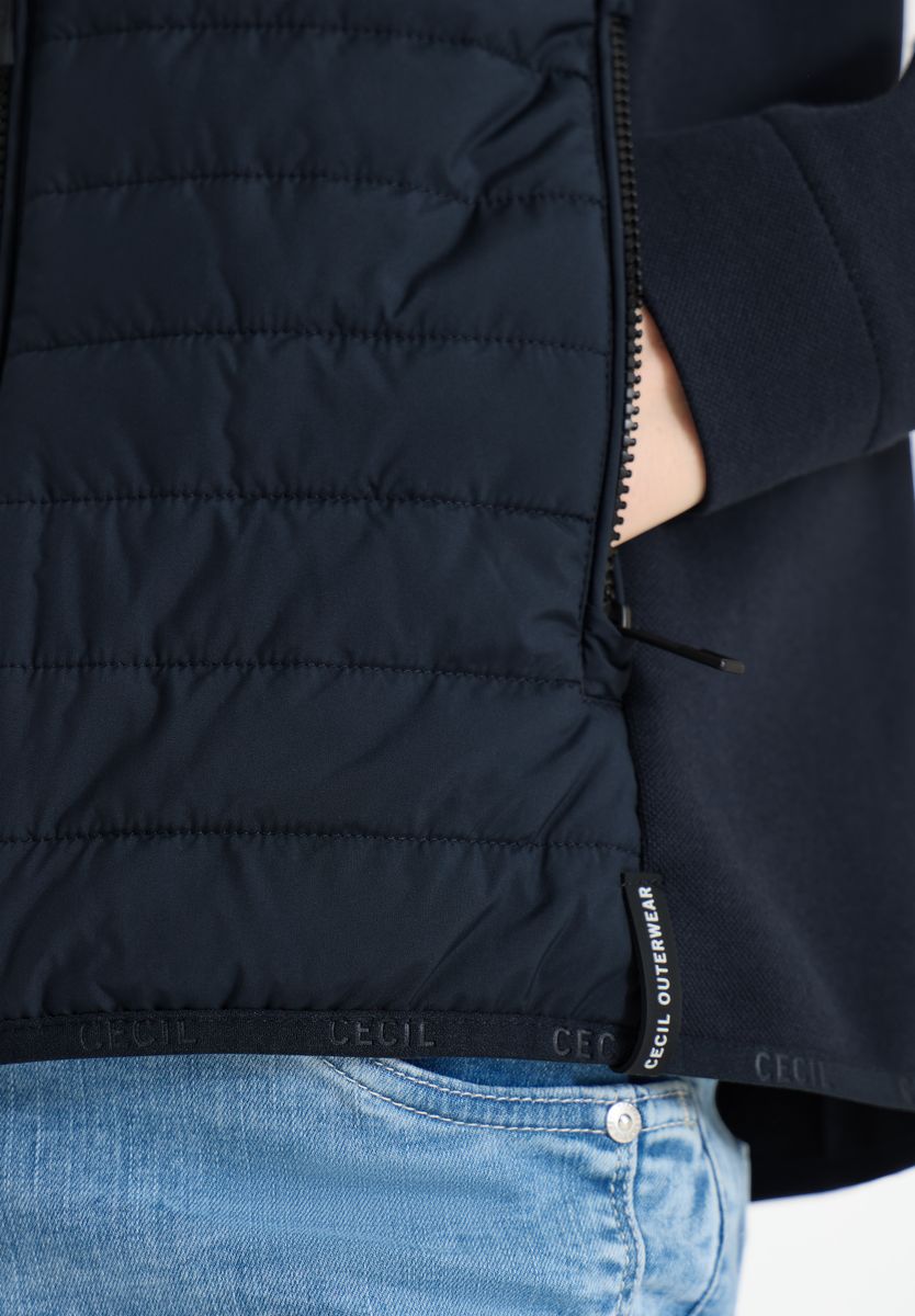 Jacke mit Strukturmix und Kapuze
