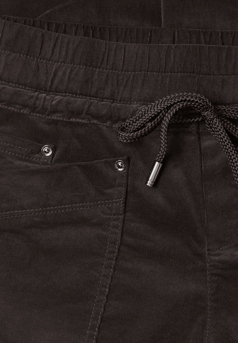 Slim Leg Cordhose im Loose Fit