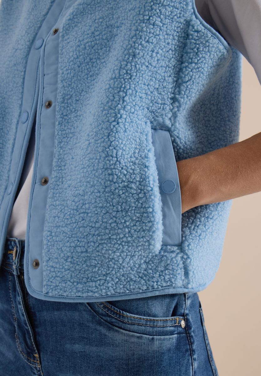 Teddy-Weste mit Softshelldetails