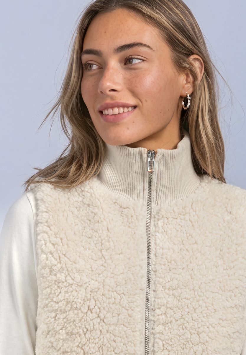 Fake Fur Weste mit Strickdetails