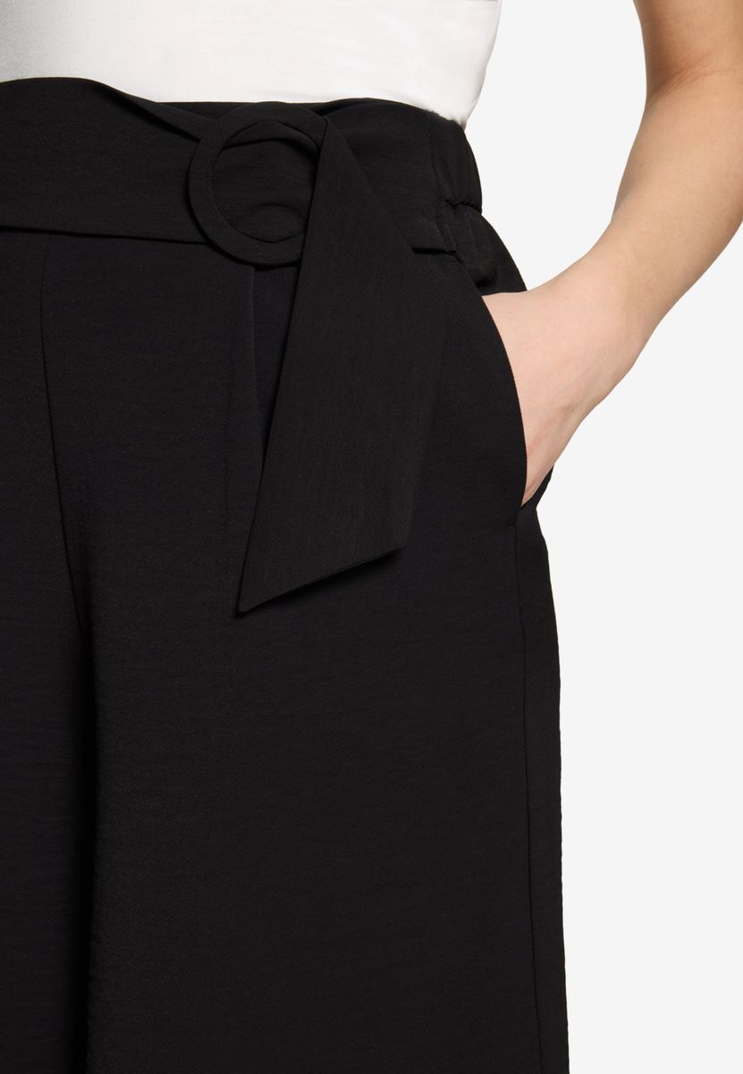 Bermuda-Shorts mit Gürtel