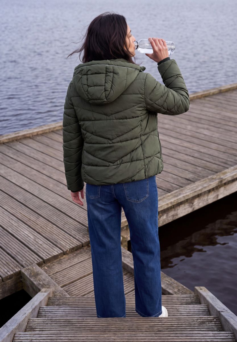 Steppjacke mit Kapuze und Zipper