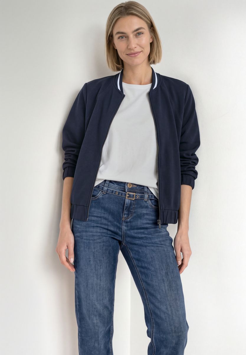 Straight Leg Jeans mit Gürtel