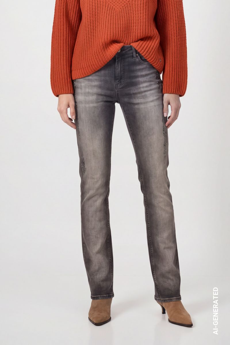 Jeans mit Strassakzenten