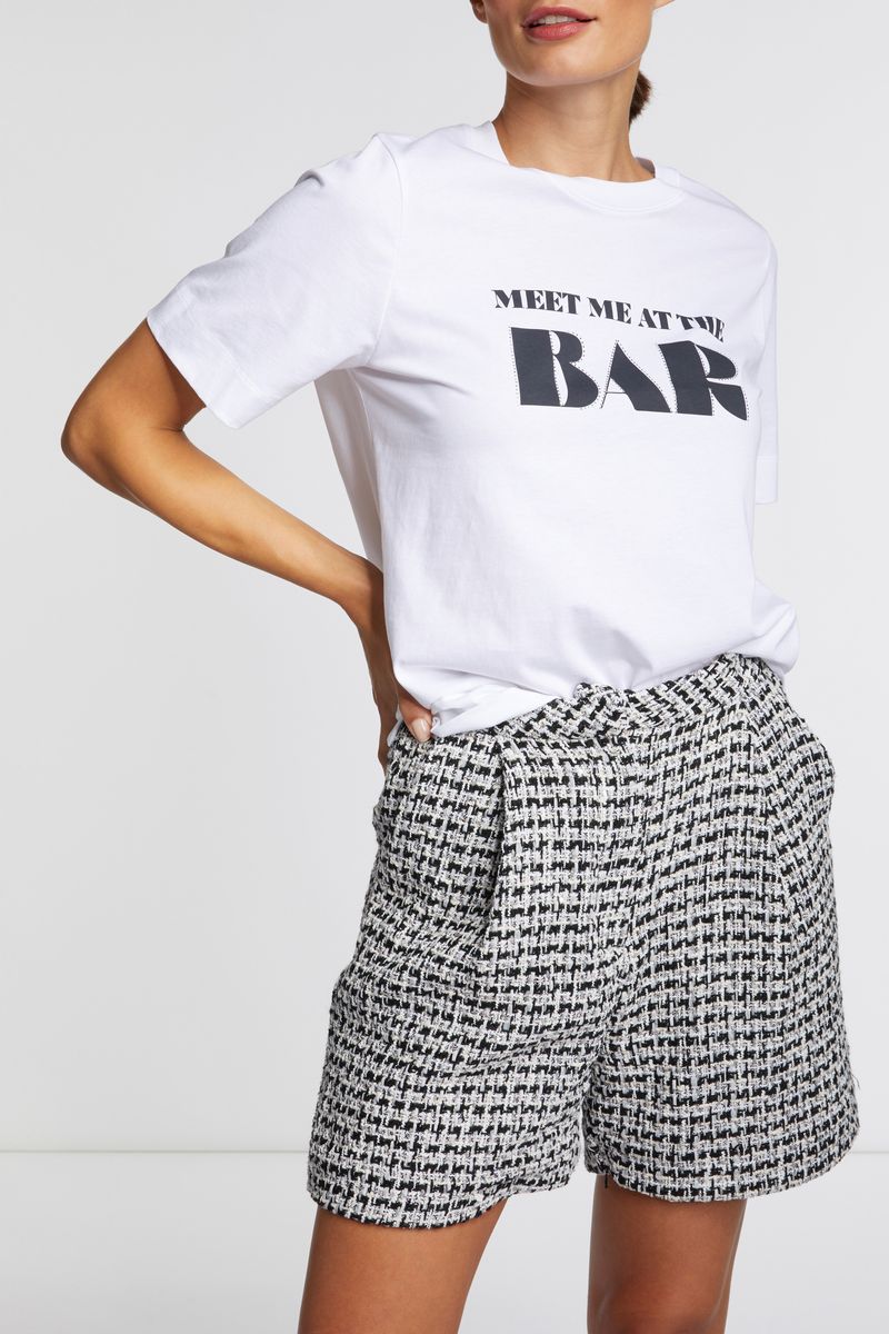 T-Shirt meet me at the bar