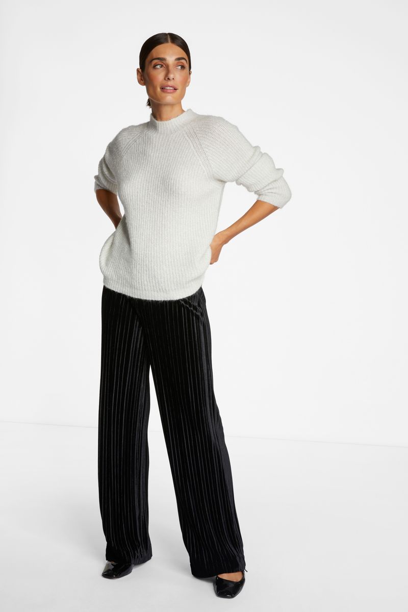 Seamless rib mock neck