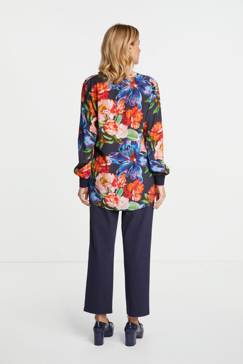 printed V-neck blouse with knit cuffs