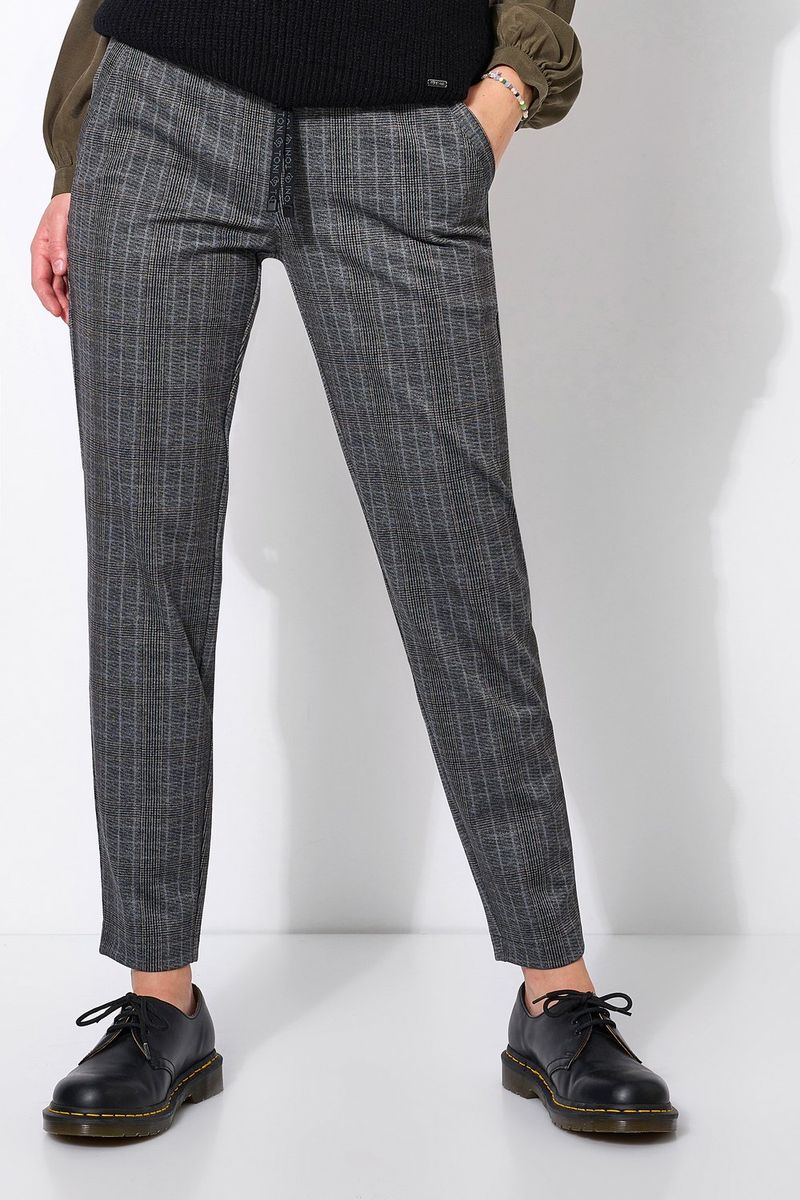 Sue Modern Chic