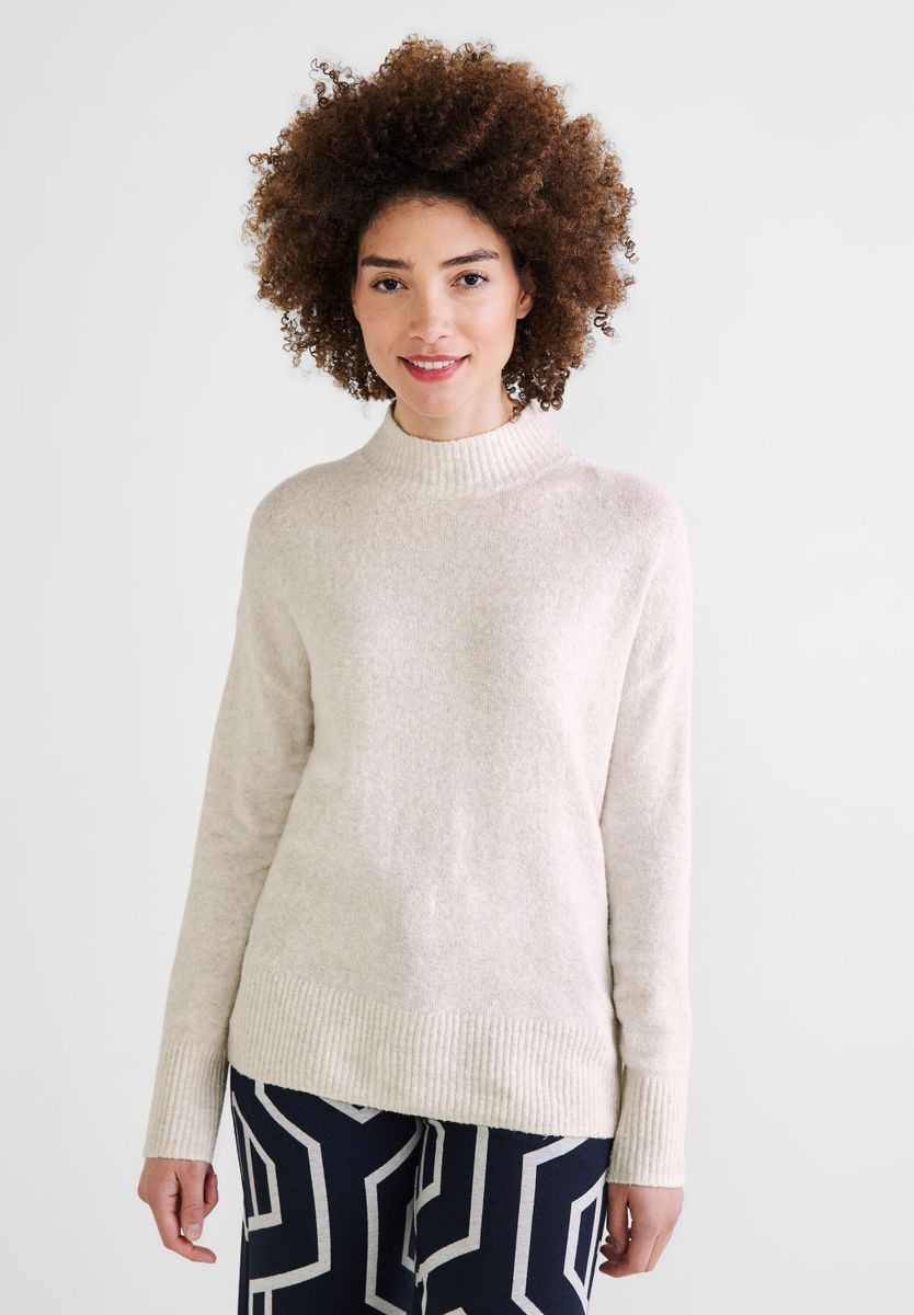 Stehkragenpullover in Bouclé