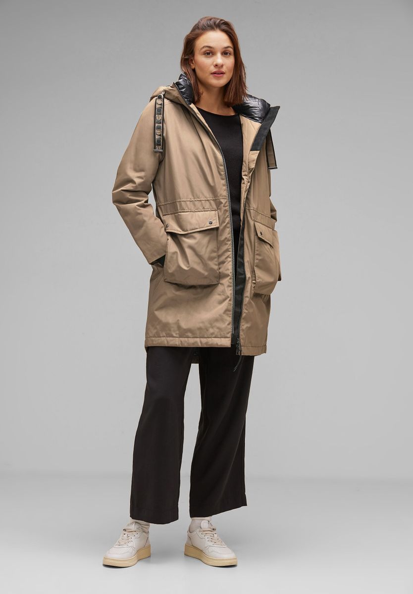 Glänzende Longjacke