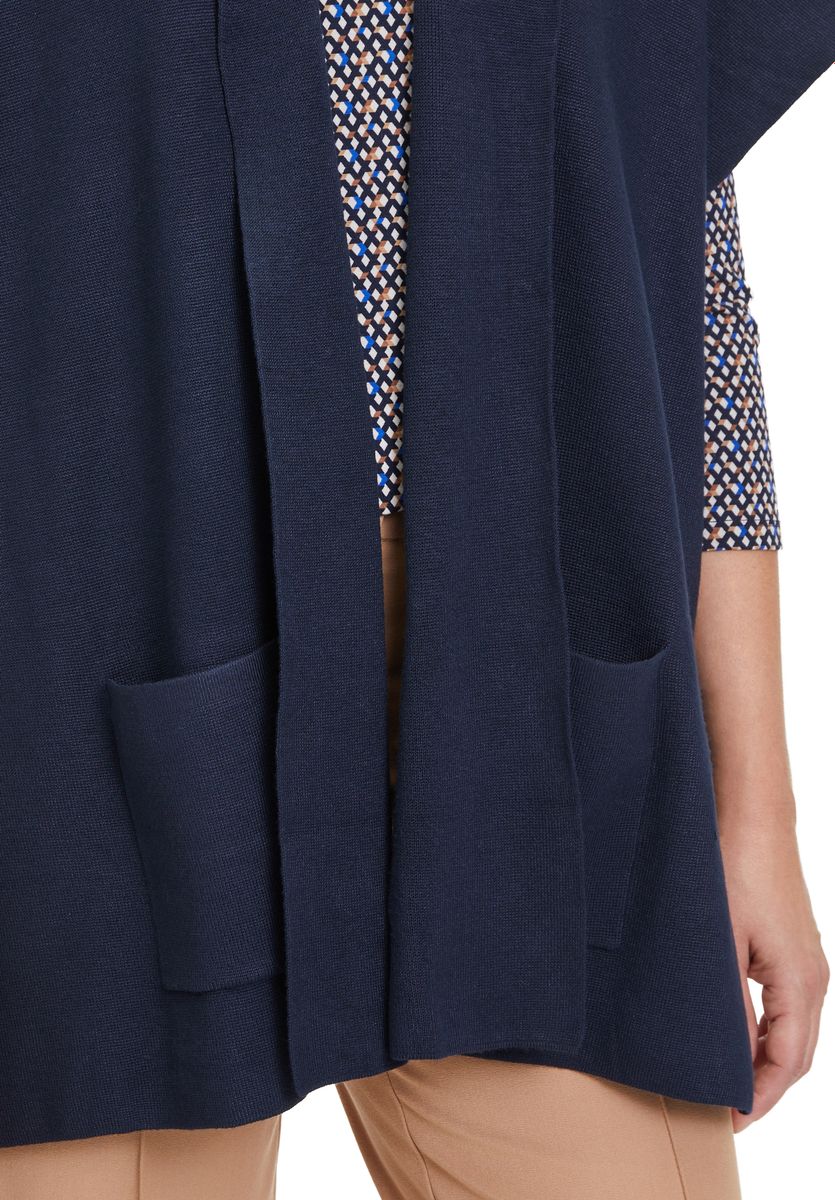 Strick-Cape