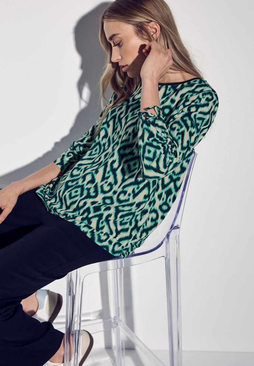 Bluse mit Raffung am Arm