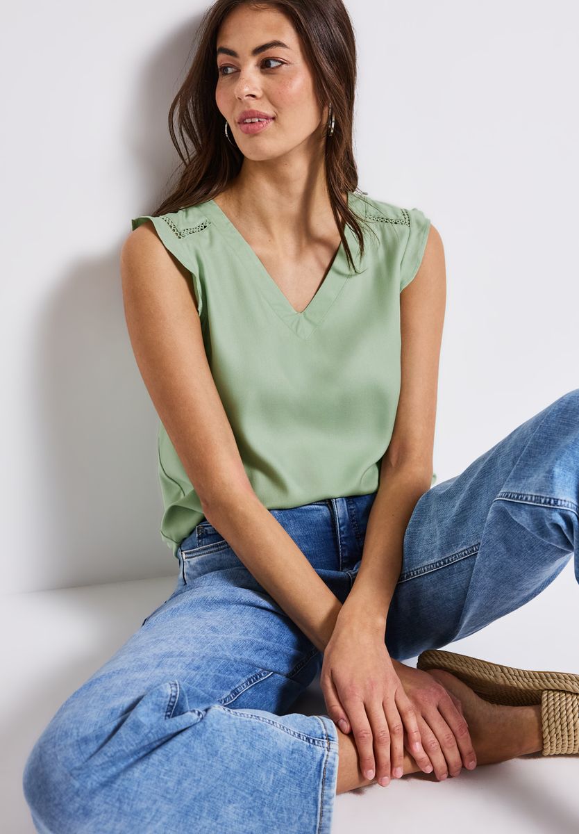 V-Neck Top mit Häkeldetails
