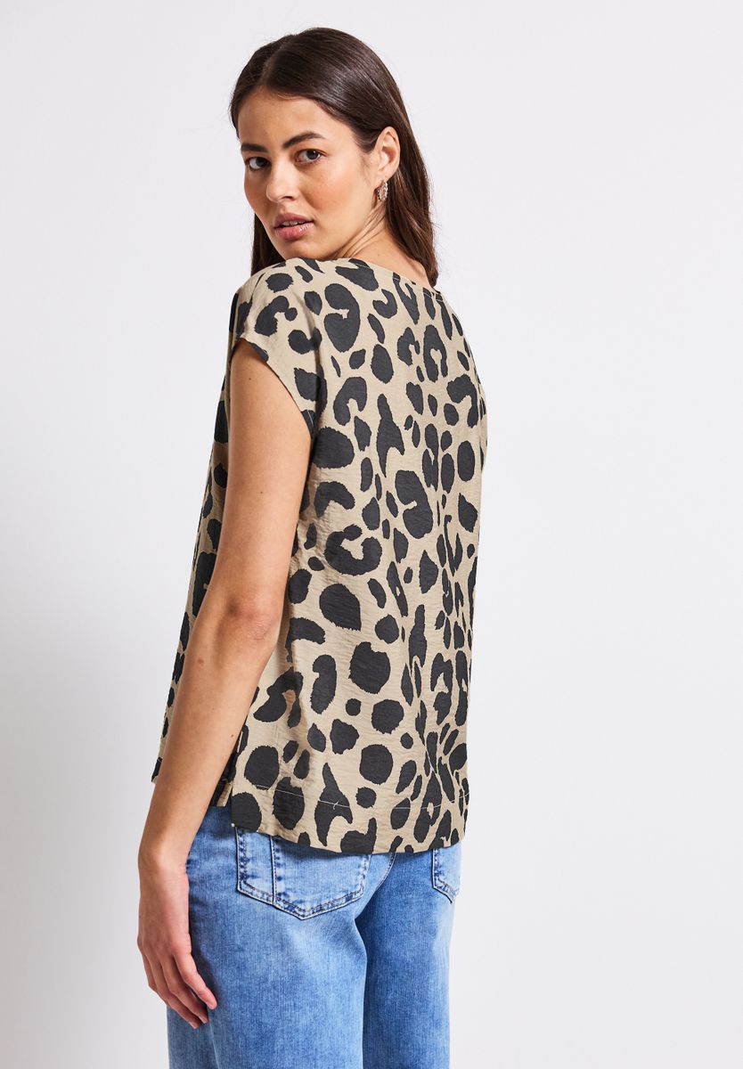 V-Neck Shirt mit Leo-Print