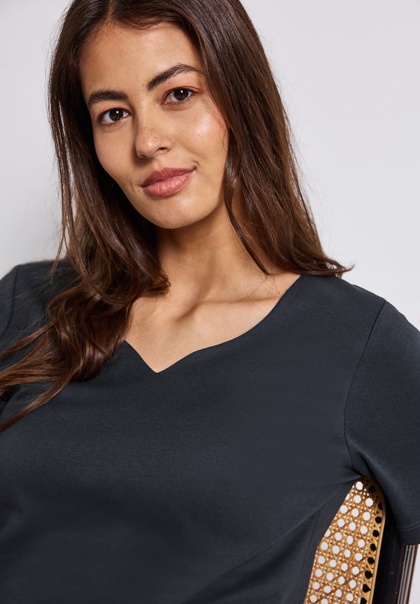T-Shirt mit Herzausschnitt