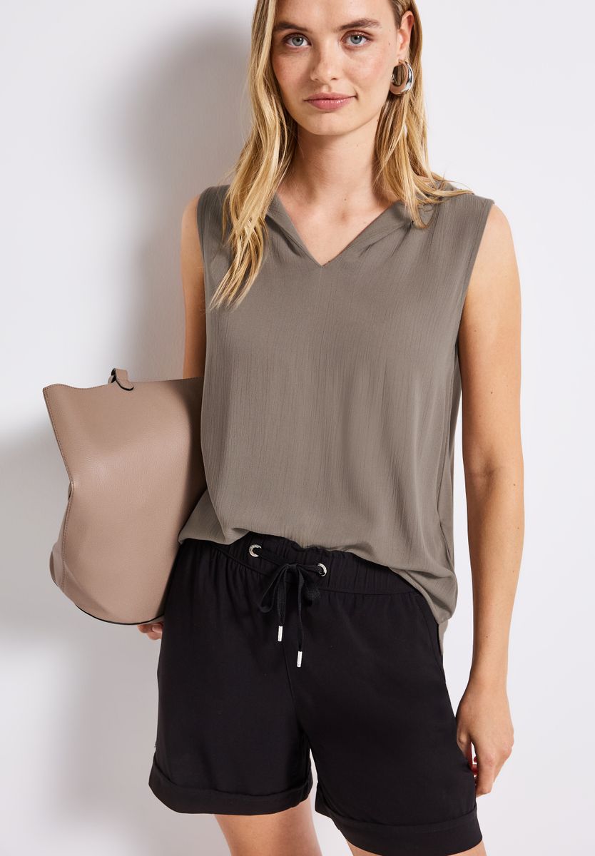 Top mit Split Neck