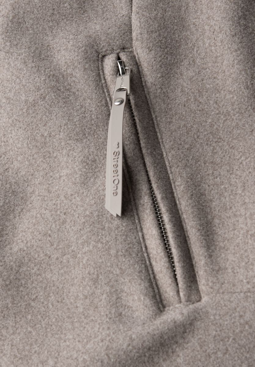 Mantel mit Strickdetails