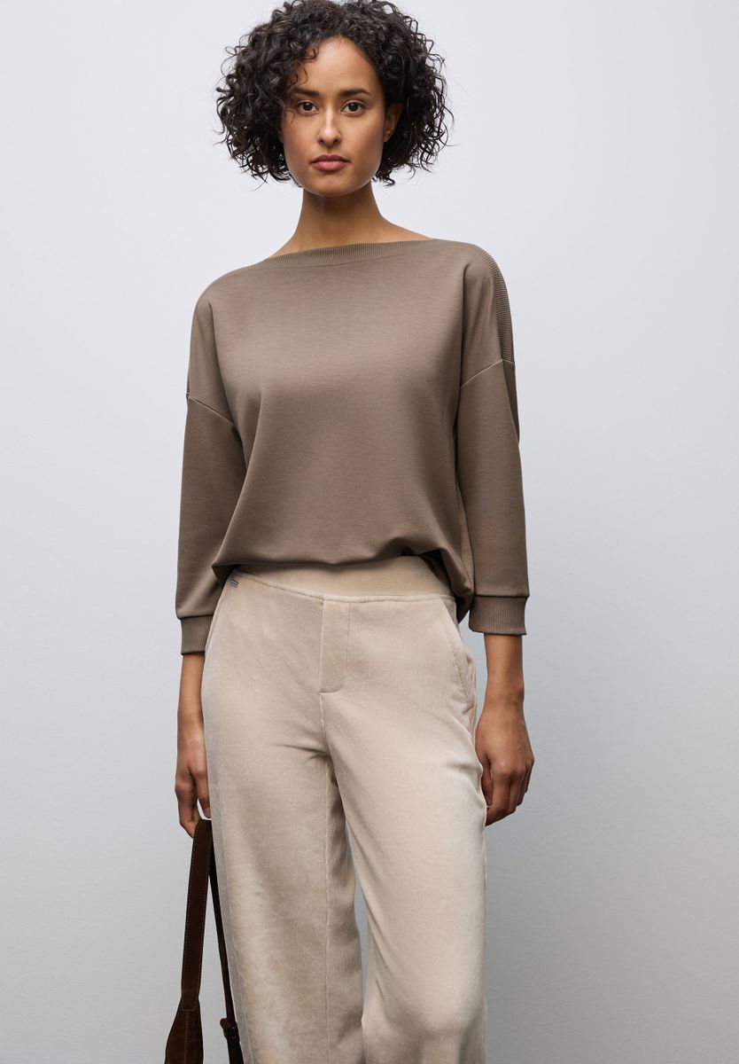 Shirt mit U-Boot-Ausschnitt