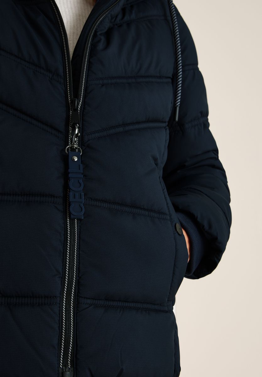 Steppjacke mit Kapuze