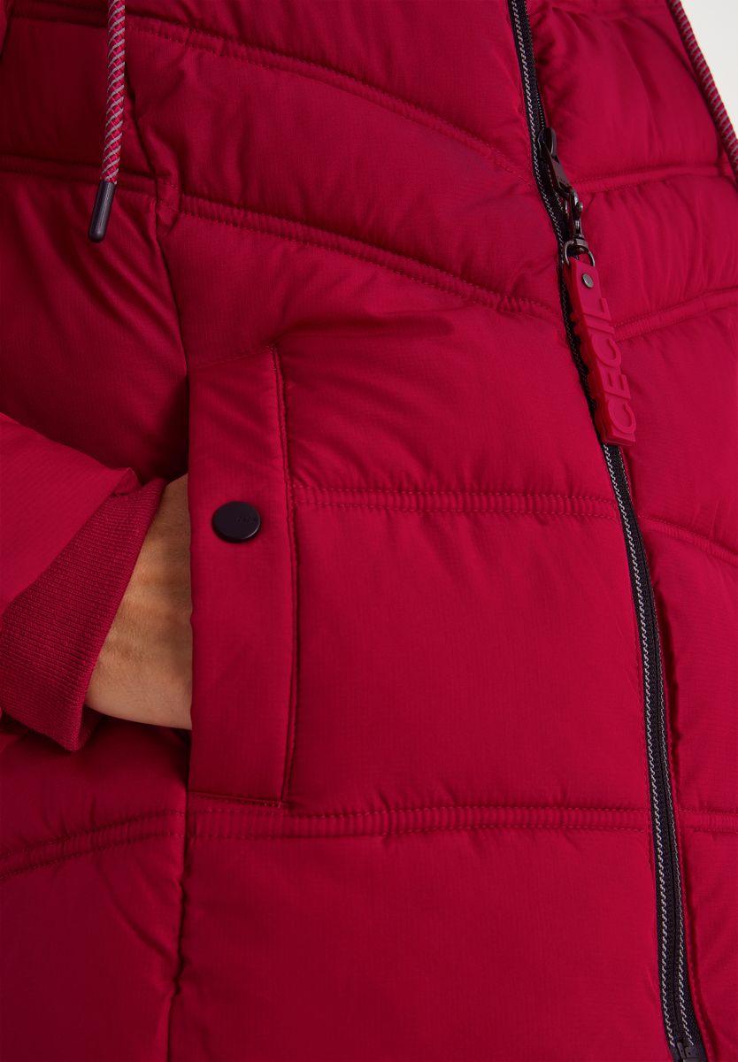 Steppjacke mit Kapuze