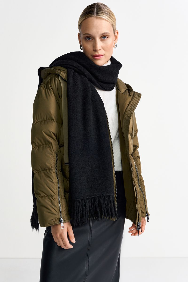 Knitted Scarf with Fringe Edge