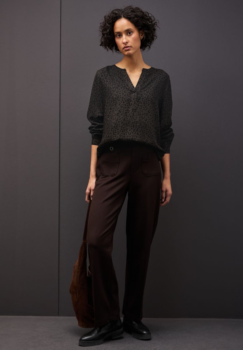 Split Neck Leo Bluse