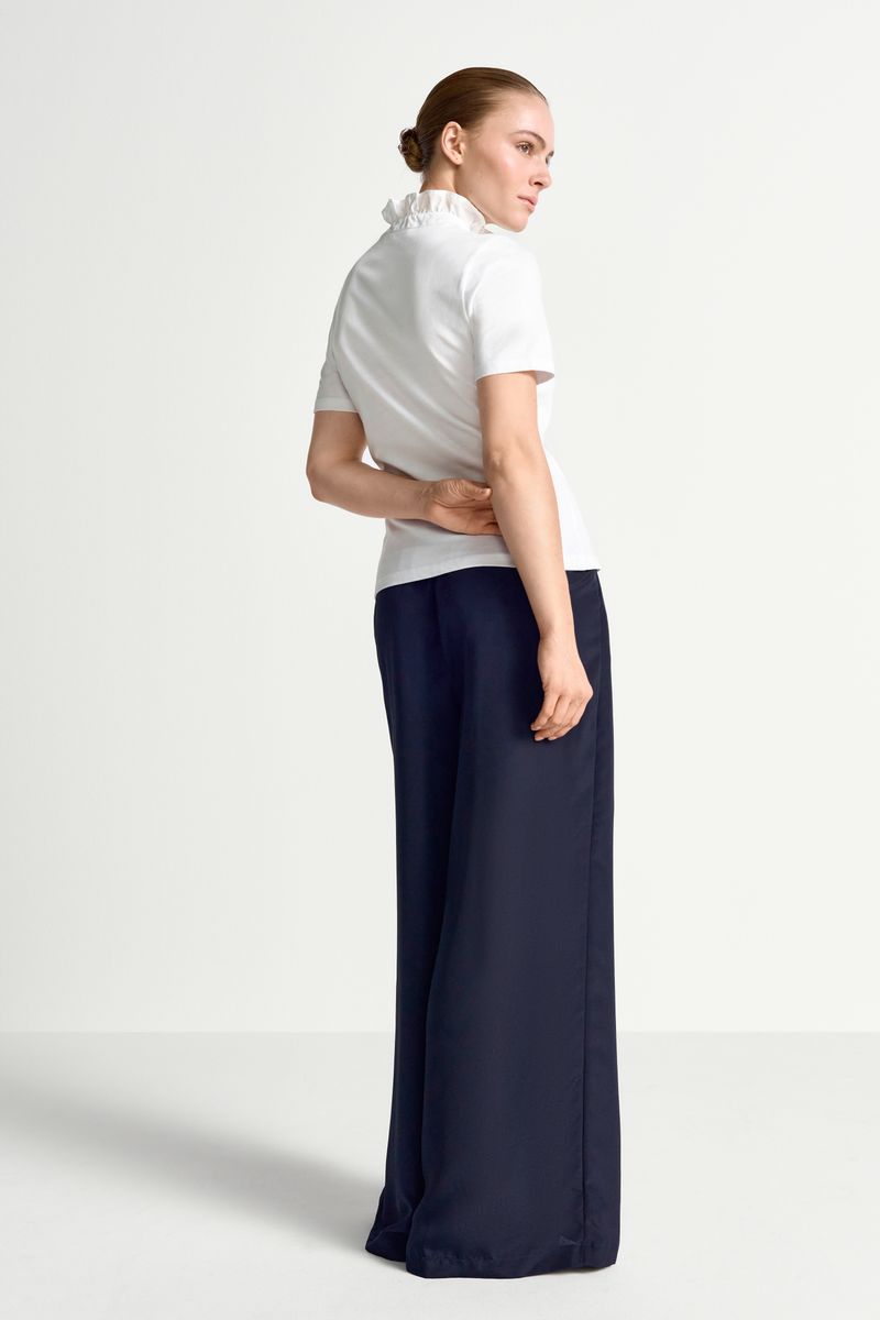 O Frill Collar