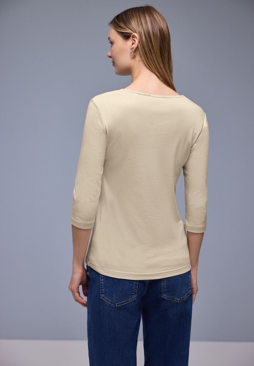 Shirt mit Herzausschnitt