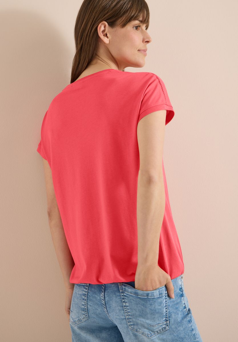 T-Shirt mit V-Neck und Spitzendetail