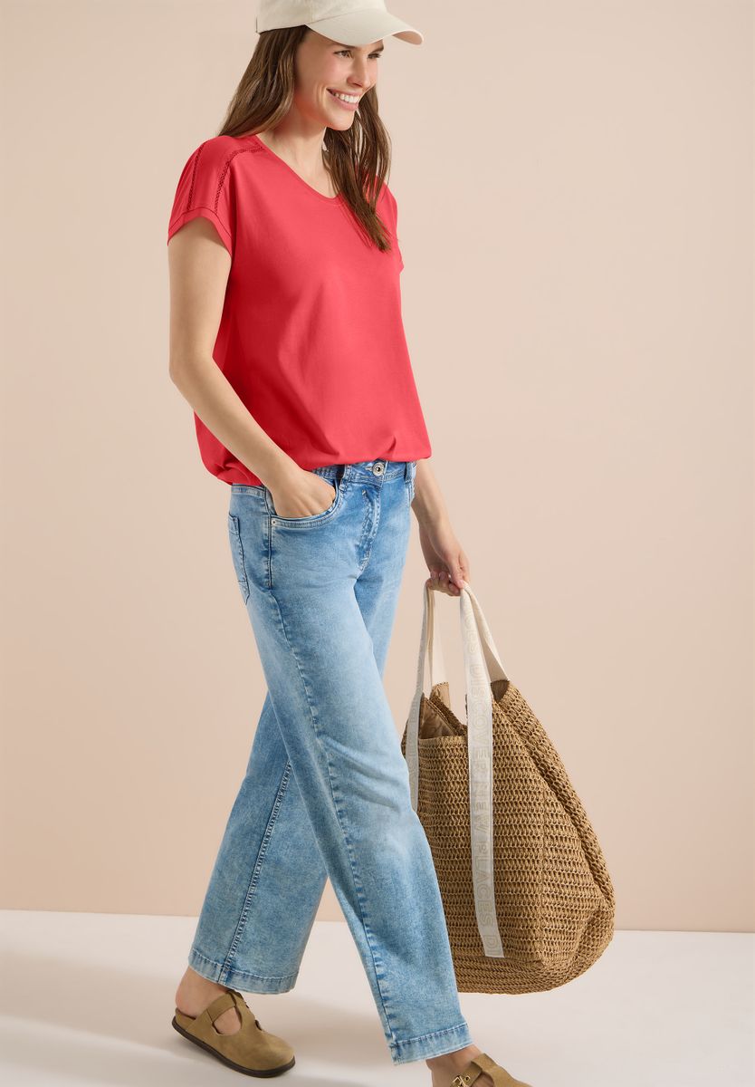 T-Shirt mit V-Neck und Spitzendetail