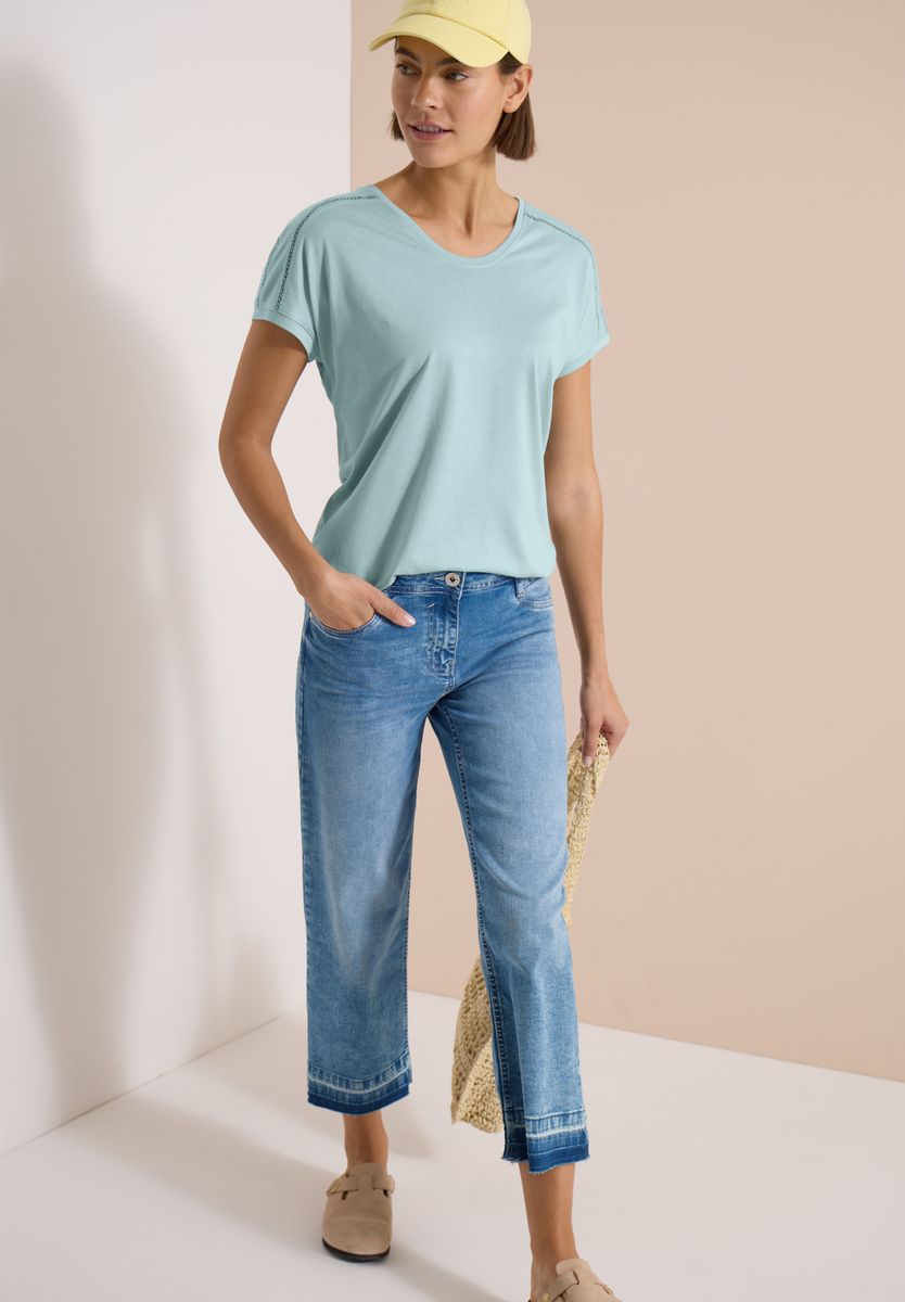 T-Shirt mit V-Neck und Spitzendetail