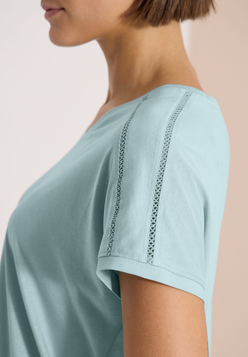 T-Shirt mit V-Neck und Spitzendetail