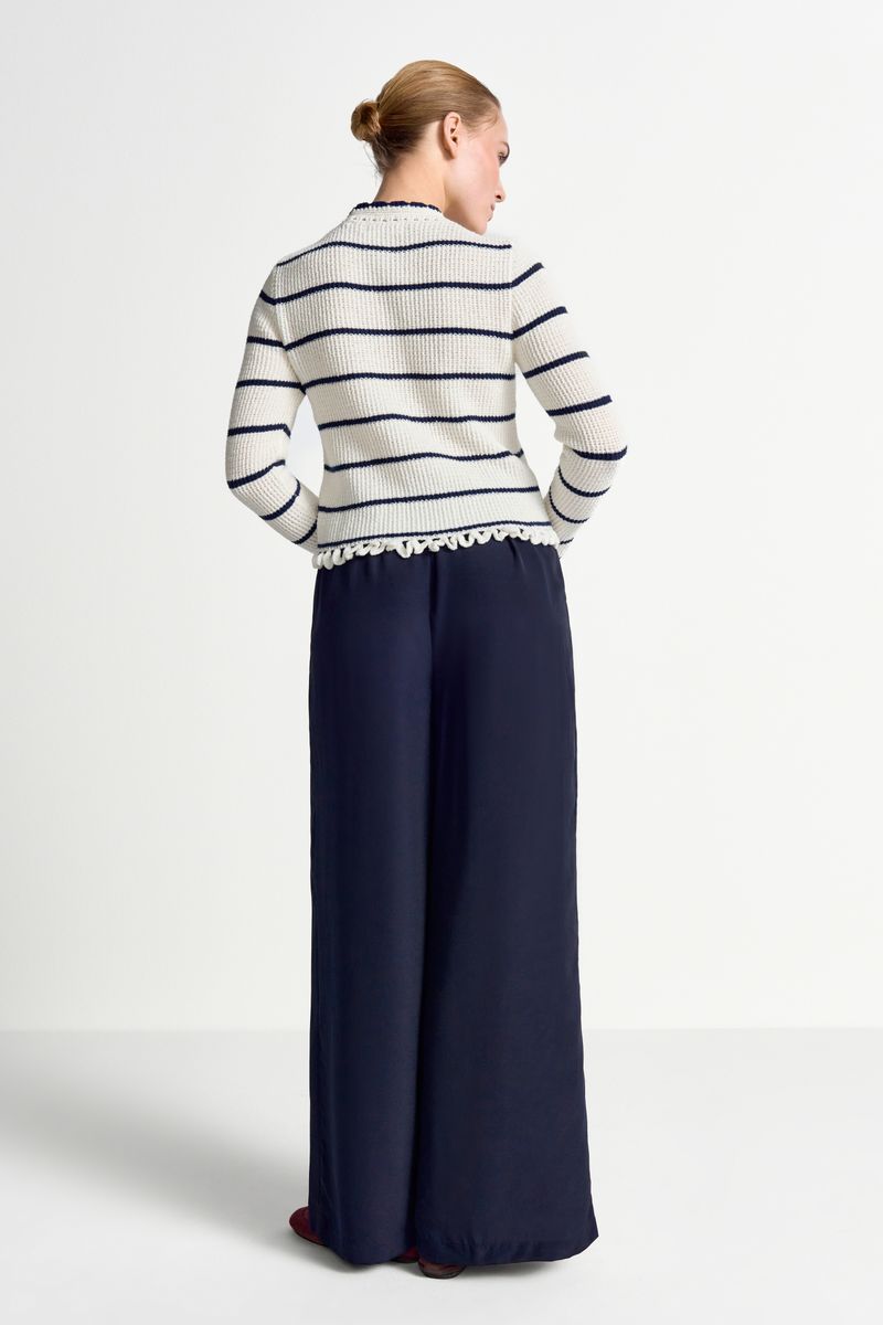 Wide pants with pleats